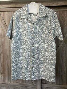 Casual Short-Sleeve Leaf Print Button-Down Shirt - White & Gray